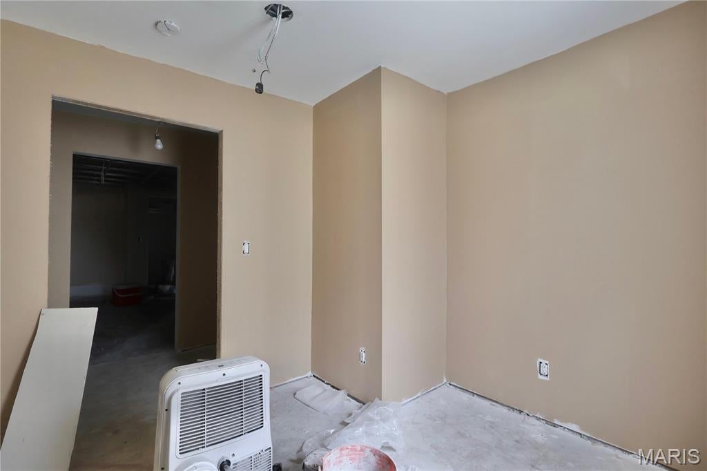 West Add/Belleville - Commercial Sale