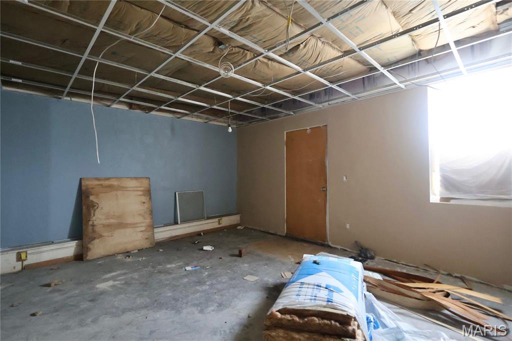 West Add/Belleville - Commercial Sale