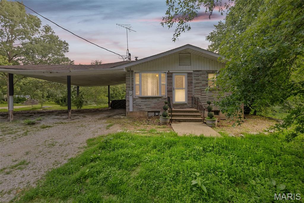 Explore the possibilities with this 3-bedroom, 1-bath home set on 2 beautiful acres. The property offers a blank-canvas opportunity for renovation, personalization, or future development. The home itself needs updating and is being sold AS-IS, making it ideal for investors, rehabbers, or anyone looking to bring new life to a property with great potential.
The expansive acreage provides privacy, mature trees, and plenty of room for outbuildings, recreation, or expansion. Outdoor enthusiasts will appreciate the wooded surroundings, abundant wildlife, and natural setting, making this a great option for hunters or those seeking a peaceful country retreat.
A standout feature is the deck overlooking the property, offering a relaxing spot to enjoy the views, watch wildlife, or unwind at the end of the day.
Whether you’re planning a full transformation or envisioning something new, this land delivers the space and flexibility to make it happen.
*NOTICE please allow 72 hr. response time to any and all offers*