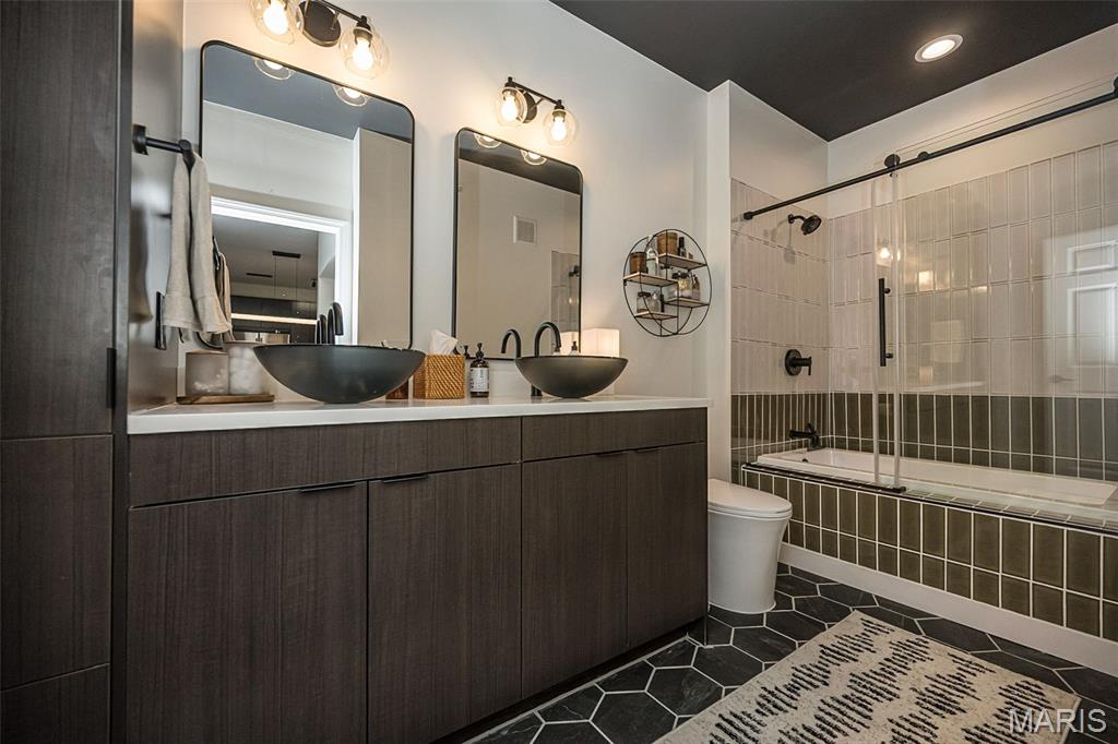 Hanley Station Condo First - Residential