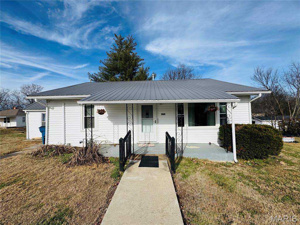 Adorable 3-bedroom home with an office that could easily serve as a 4th bedroom, featuring many updates throughout! Updates include a metal roof (2019), new carpet, an updated bathroom, and original hardwood floors. Enjoy the large backyard with a storage shed and above-ground pool!
Low-maintenance home with four mini-splits installed in 2024 for efficient heating and cooling. Conveniently located within walking distance of the school.