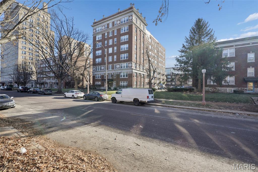 5330-5360 Pershing Condo - Residential