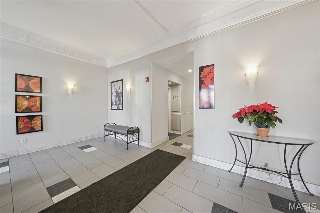 5330-5360 Pershing Condo - Residential