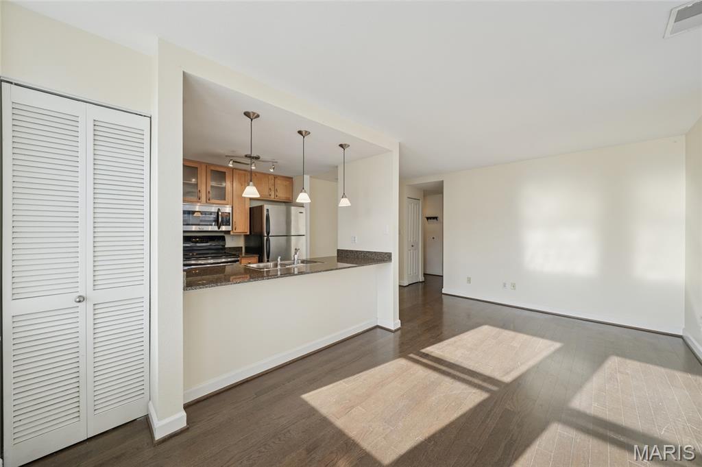 5330-5360 Pershing Condo - Residential