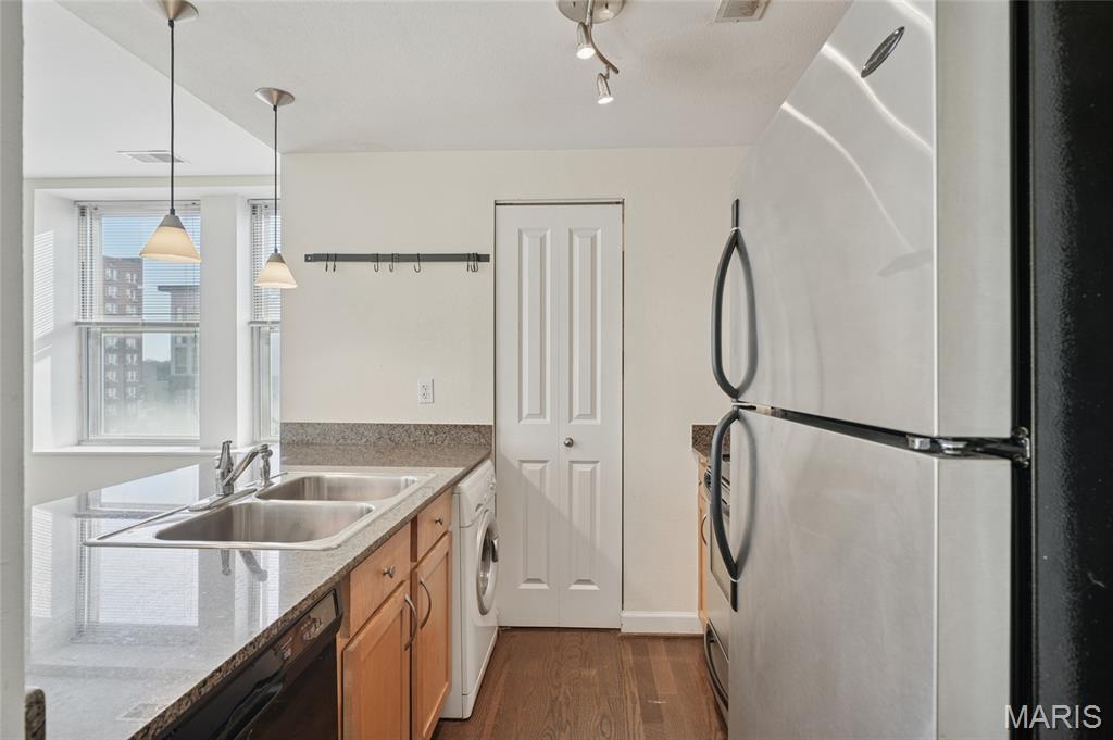 5330-5360 Pershing Condo - Residential