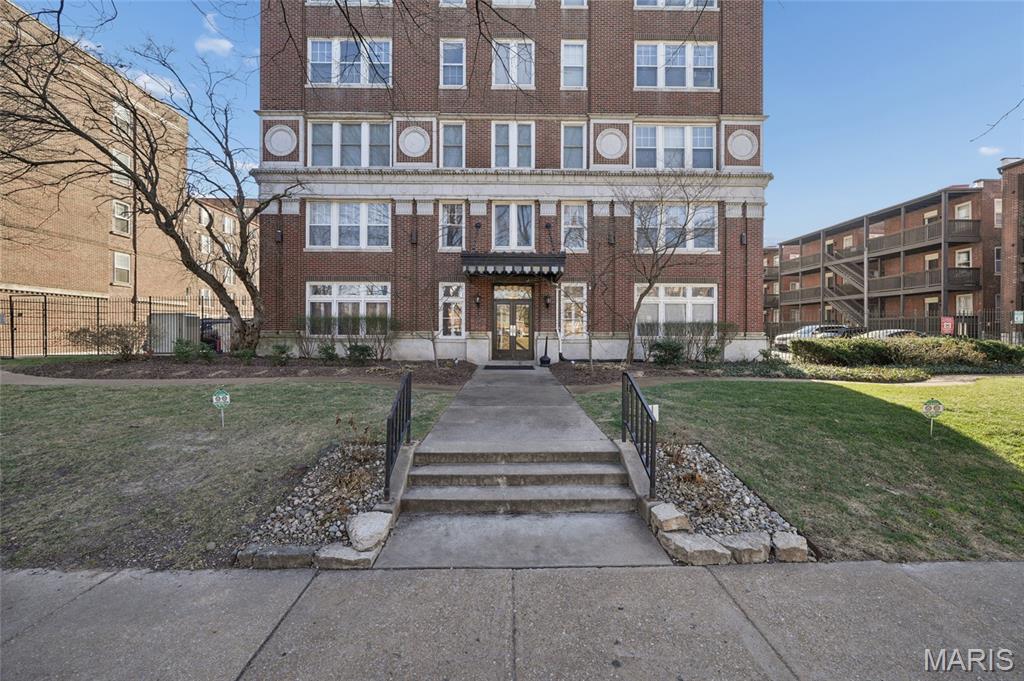 5330-5360 Pershing Condo - Residential