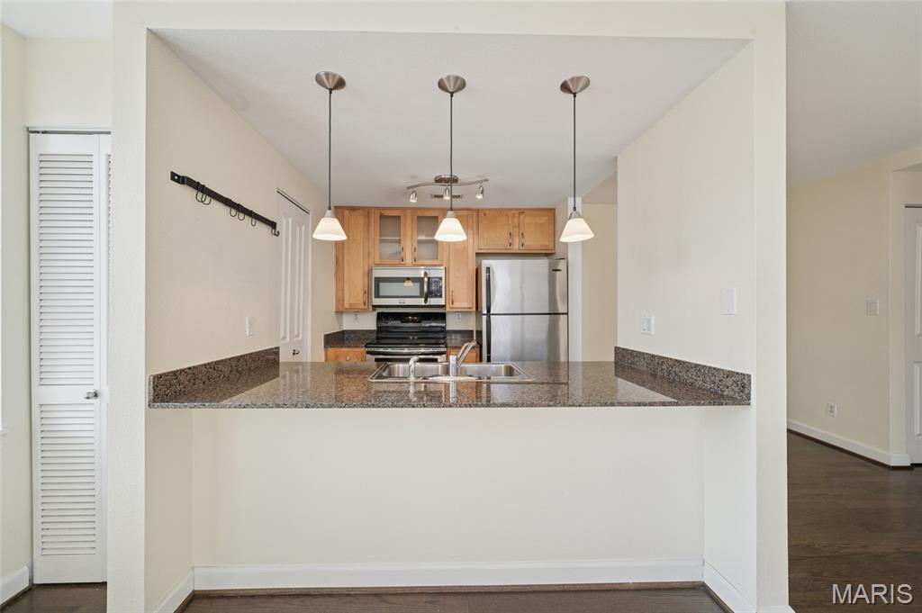 5330-5360 Pershing Condo - Residential
