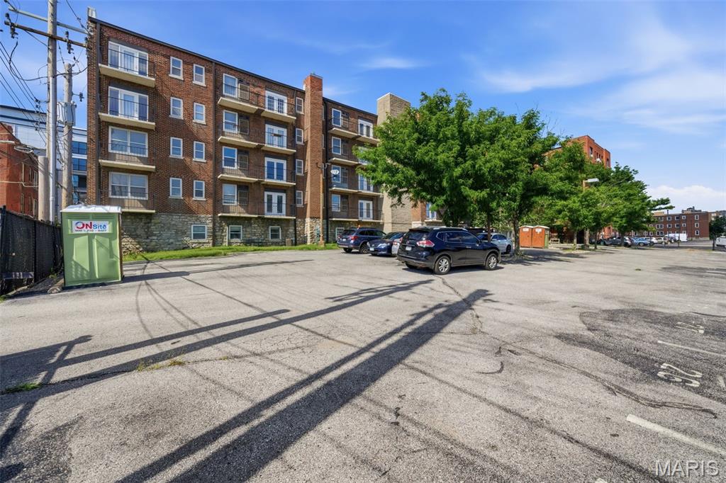 Pershing Ave Condo - Residential
