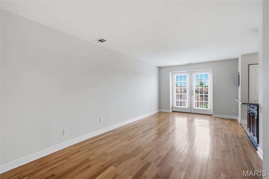 Pershing Ave Condo - Residential