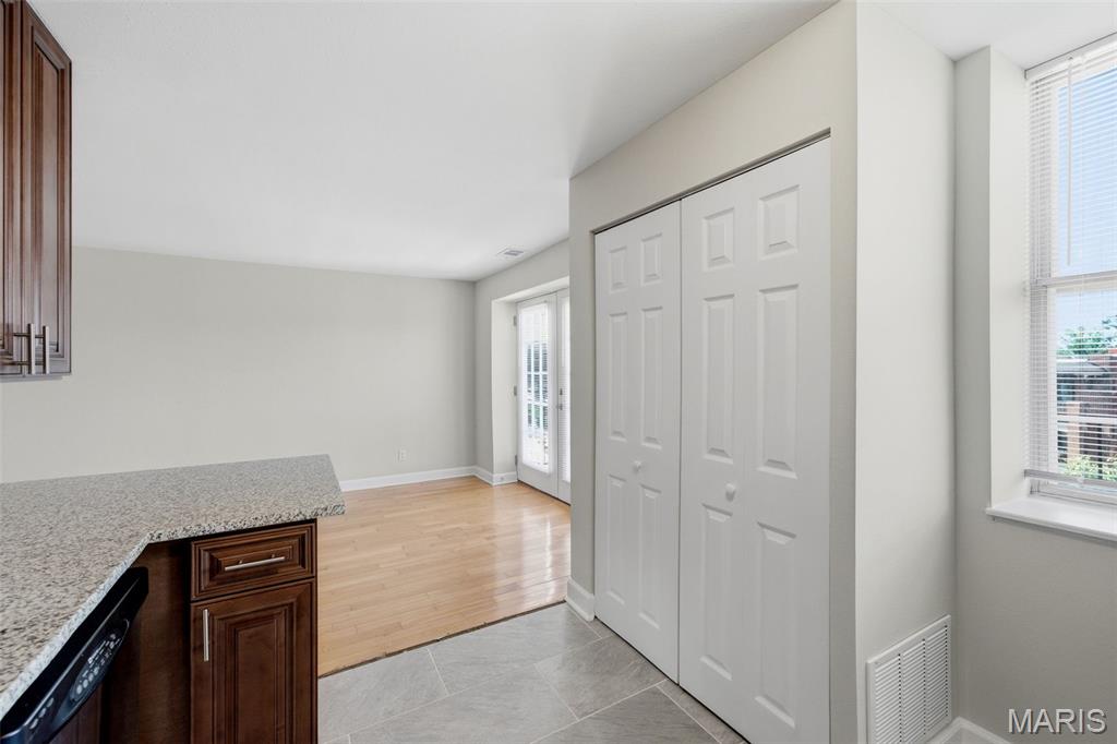 Pershing Ave Condo - Residential