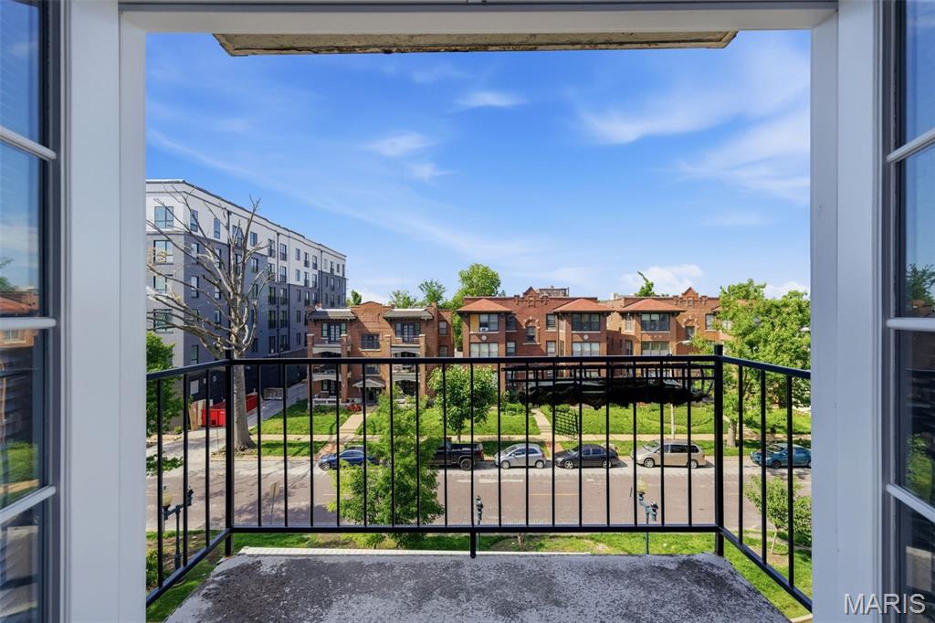 Pershing Ave Condo - Residential