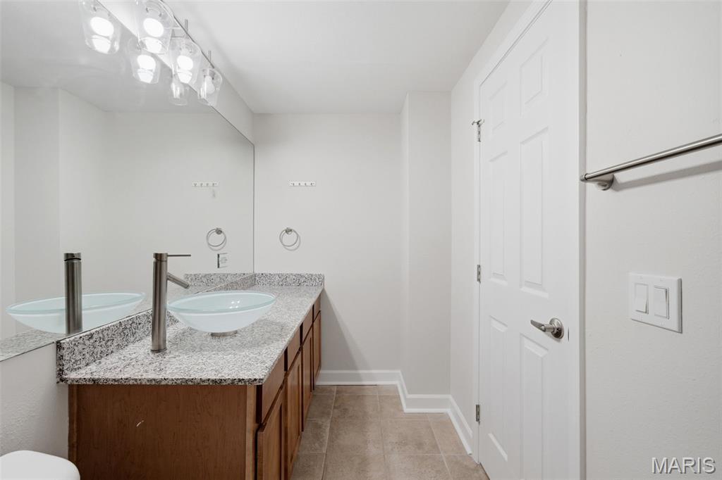 Pershing Ave Condo - Residential