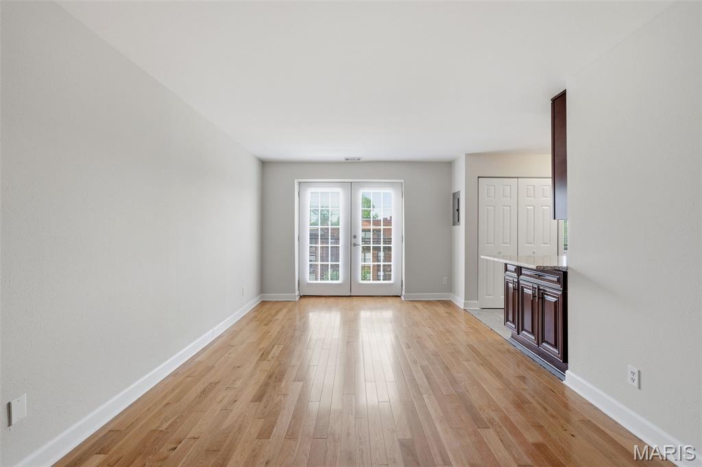 Pershing Ave Condo - Residential