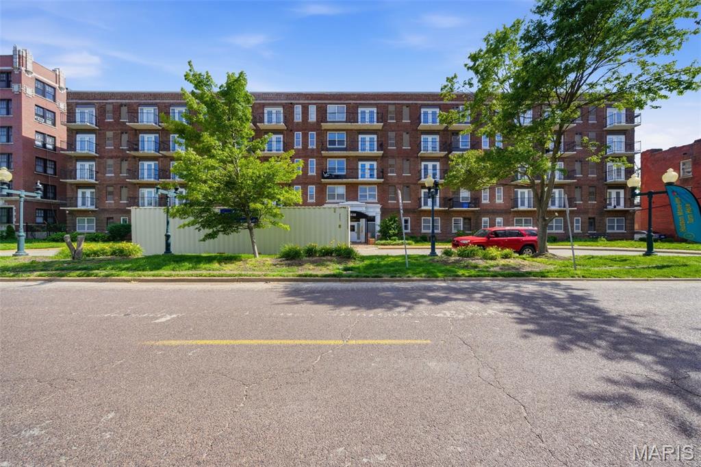 Pershing Ave Condo - Residential