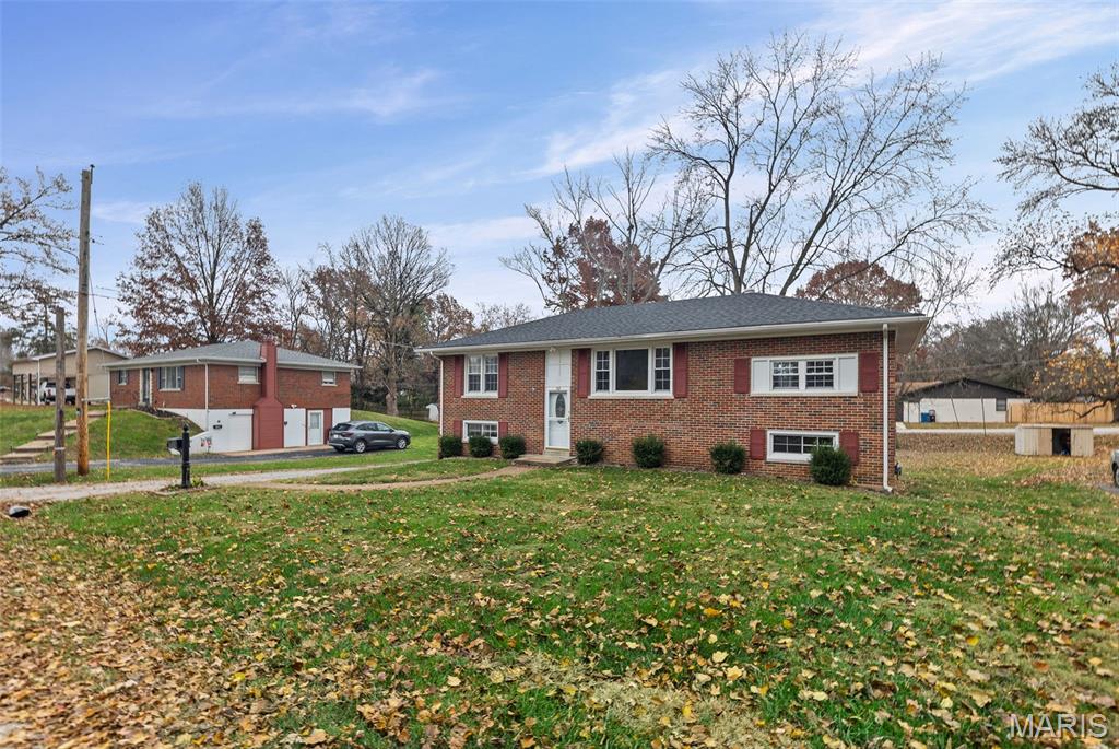All Brick 3 Bed 2.5 Bath Move In Ready with a Bonus Room that could be used as a 4 Bedroom. New Roof 2024, new paint, new lighting and new deck and shutters. This is a must see. Agent Related.