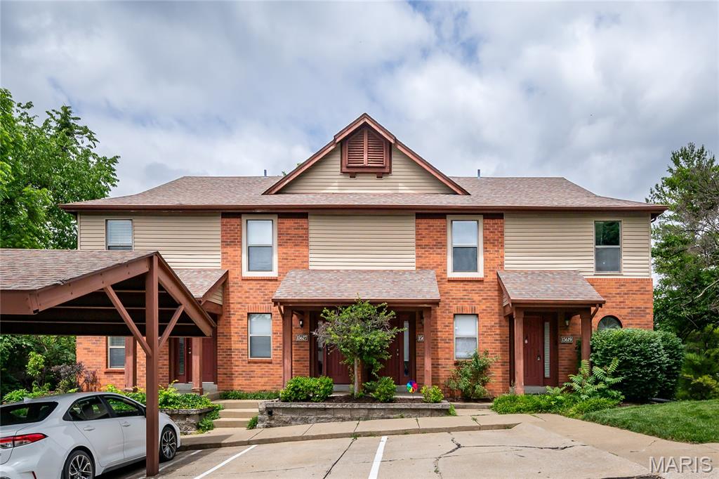 Beautifully updated and well-maintained condominium located in the highly desirable Chesterfield Village community and top-rated Parkway School District! This move-in ready property offers the perfect combination of comfort, convenience, and low-maintenance living in one of West County’s most sought-after locations. Featuring cozy living areas filled with natural light, this home welcomes you with an open and inviting floor plan ideal for both everyday living and entertaining guests. The living room flows seamlessly into the kitchen, creating a functional layout with excellent use of space.
The kitchen offers ample cabinetry, generous countertop space, and a practical layout for cooking. Recent updates throughout the home include fresh paint, updated flooring, modern fixtures, and beautifully maintained finishes that provide a clean and contemporary feel. The generously sized bedrooms offer comfort and privacy, while the updated bathrooms feature tasteful improvements and functional design. Additional storage areas and closet space add convenience throughout the property.
Enjoy relaxing mornings or evenings on the private deck and patio area, perfect for outdoor seating, grilling, or enjoying peaceful surroundings. The community itself provides exceptional amenities including a swimming pool, tennis courts, fitness center, common ground maintenance, landscaping, snow removal, and more, allowing for an easy and enjoyable lifestyle year-round.
Located just minutes from major highways including Hwy 40/64 and Hwy 141, this property offers quick access to shopping, dining, entertainment, parks, hospitals, and major employers throughout Chesterfield, Creve Coeur, and West County. Nearby attractions include Chesterfield Mall redevelopment areas, restaurants, grocery stores, walking trails, and recreational facilities. Families will appreciate access to highly rated Parkway schools including Shenandoah Valley Elementary, Parkway Central Middle School, and Parkway Central High School.
Whether you are a first-time homebuyer, downsizing, investor, or someone seeking a convenient lifestyle in a prime location, this property offers tremendous value and opportunity. HOA covers many exterior and community services, helping simplify ownership and maintain the attractive appearance of the neighborhood. Rare opportunity to own an updated condomium in a central Chesterfield location with excellent amenities, strong schools, and easy access to everything West County has to offer. WELCOME HOME and Schedule your private showing today!