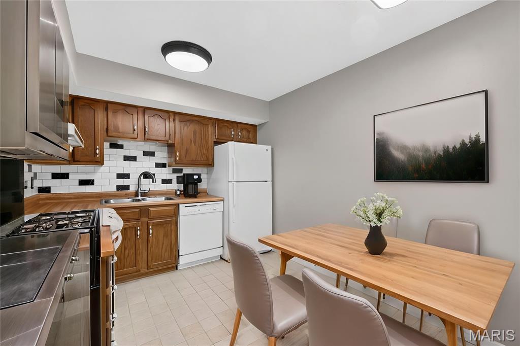 Summergate Garden Condos Ph1 1st Ammended - Residential