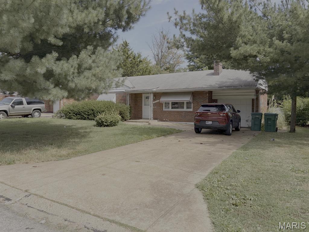 2 bed, 2 bath single-family home in Riverview Gardens, 957 sq ft, built 1950, on a 7,876 sq ft lot. The property includes attached one-car brick garage, a private patio and a covered front porch. Being sold individually or as part of an 8-home investment portfolio. Buyer to verify all information. Sold as-is.
and stack. Alarm system and attic fan.