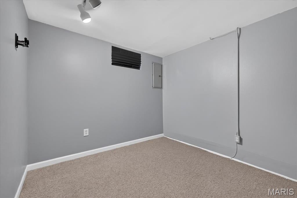 Rossridge Twnhs Condo - Residential
