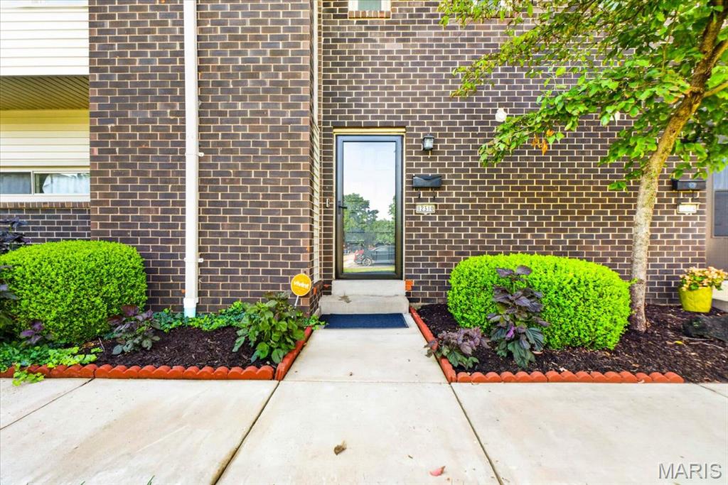 Rossridge Twnhs Condo - Residential