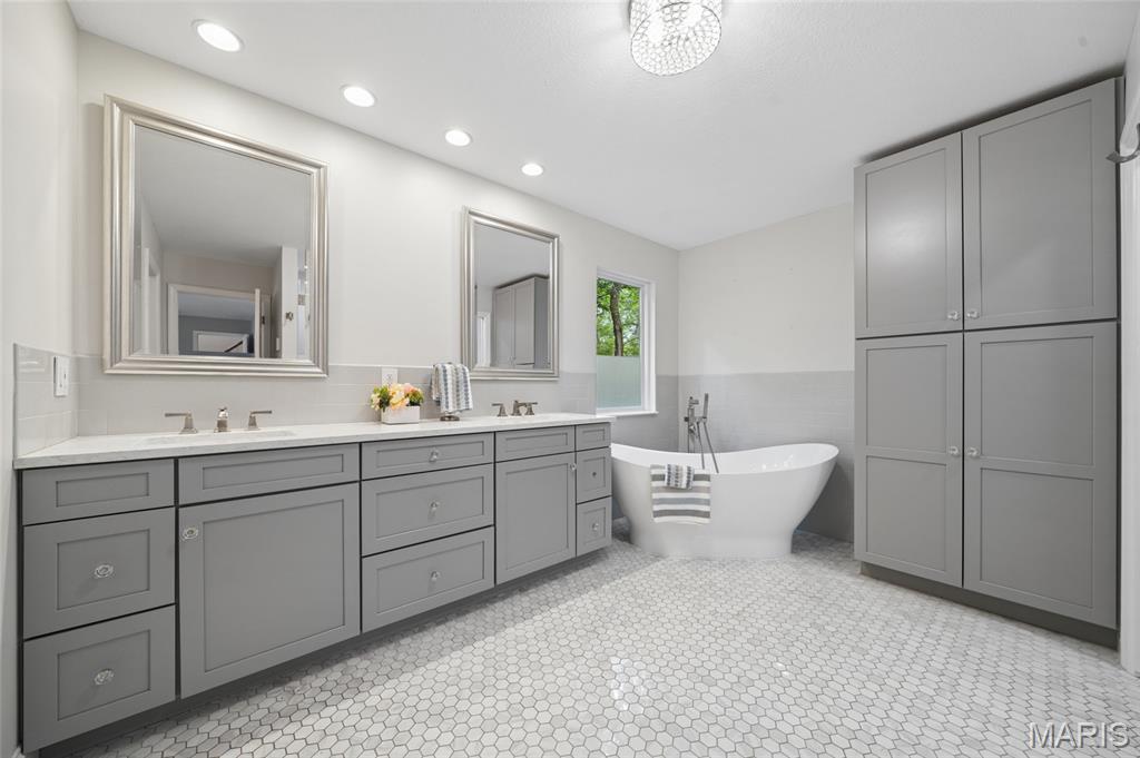 Castle Pointe Estates - Residential
