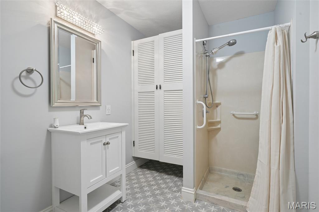 Castle Pointe Estates - Residential