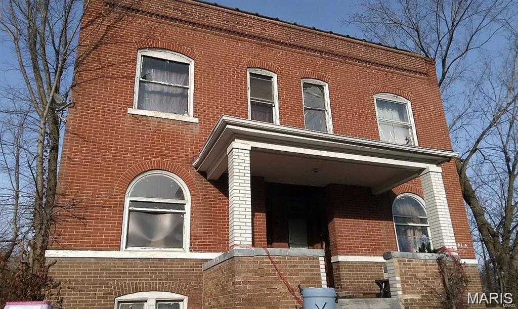 Motivated seller four units availabe need update seller had done some more TLC,
Schedule your showing today. Great price wont last long.