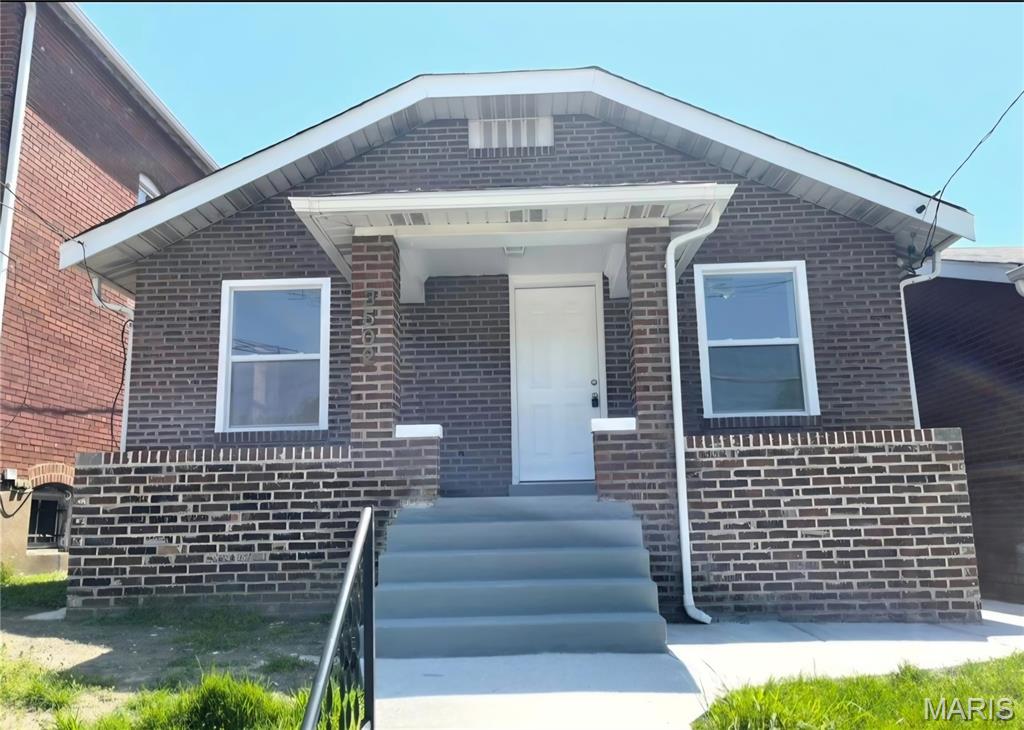 Welcome to 3502 Lincoln Ave, this Fully renovated 2 bed 1 full bath  bungalow is a great investment opportunity currently generating monthly income at $1285.  Current tenant lease signed until 11/30/27. Do not miss your opportunity to start building your investment profile!