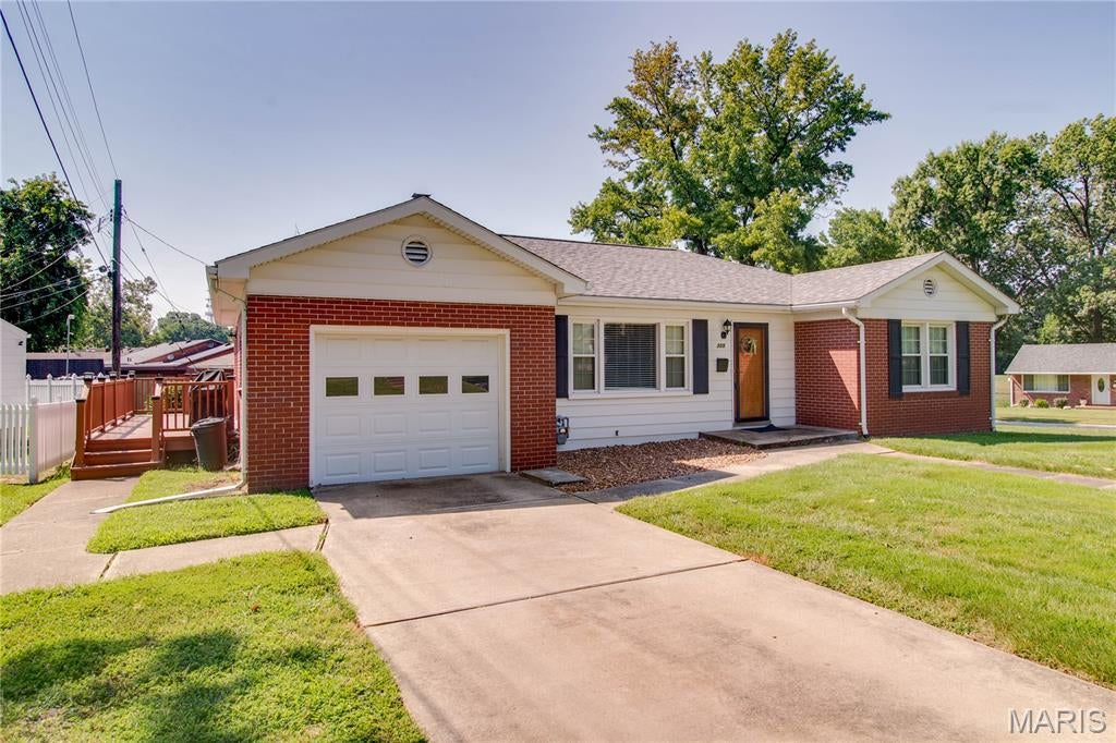 BRENTWOOD PLACE & BRENTWOOD PLACE - Residential
