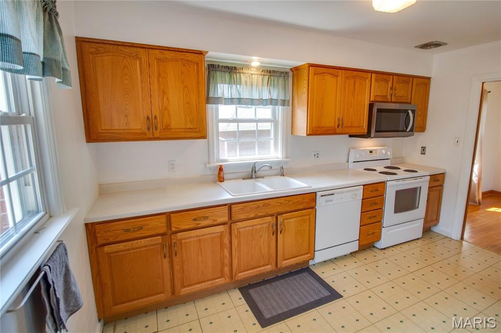 BRENTWOOD PLACE & BRENTWOOD PLACE - Residential