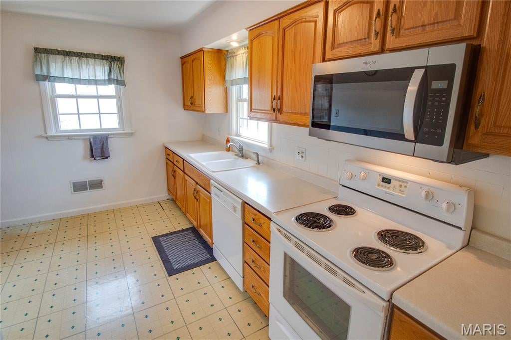 BRENTWOOD PLACE & BRENTWOOD PLACE - Residential