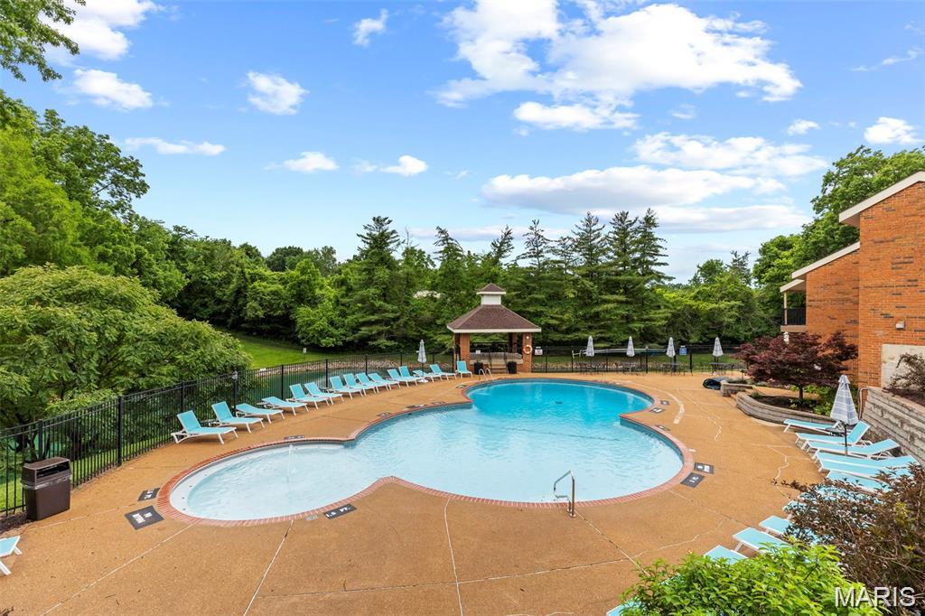 Greenbriar Condo - Residential