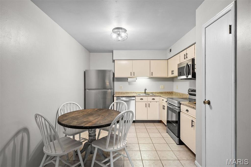 Sherwood Place Condo Eight - Residential