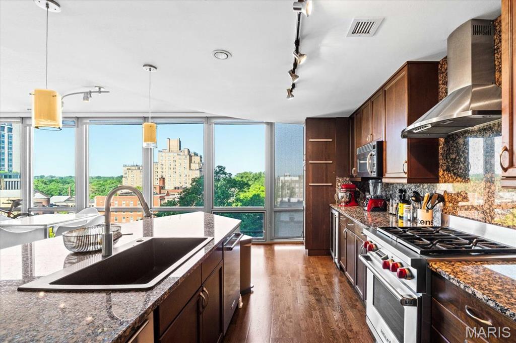 Park East Tower Condos - Residential Lease