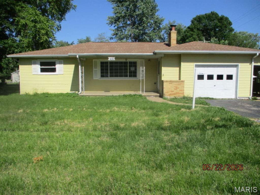 3 BEDROOM, 2 BATH, LIVING ROOM WITH FIREPLACE, KITCHEN WITH BREAKFAST BAR, DINING ROOM, ATTACHED CARPORT, 1 CAR ATTACHED GARAGE, 4 CAR DETACHED GARAGE, 2 SHEDS ALL SITTING ON ABOUT A 1/2 ACRE OF LAND. CLOSE TO SHOPPING, HIGHWAY ACCESS, NEW ST. CLAIR RACE TRACK AND MORE. 

Agents must register as a User, enter the property address, and click on “Start Offer”. See Agent Only Remarks. This property may qualify for Seller Financing (Vendee). If Property was built prior to 1978, Lead Based Paint Potentially Exists.

BUYER TO VERIFY ALL MLS LISTING INFORMATION INCLUDING BUT NOT LIMITED TO SQ. FT, TAXES, FLOORING, ROOM SIZE, ROOM COUNT, SCHOOLS, ETC....