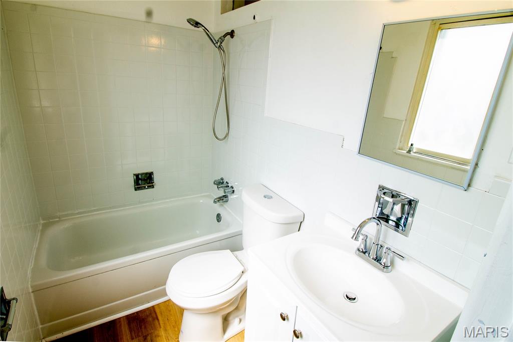 Hathaway Manor 14 - Residential Lease