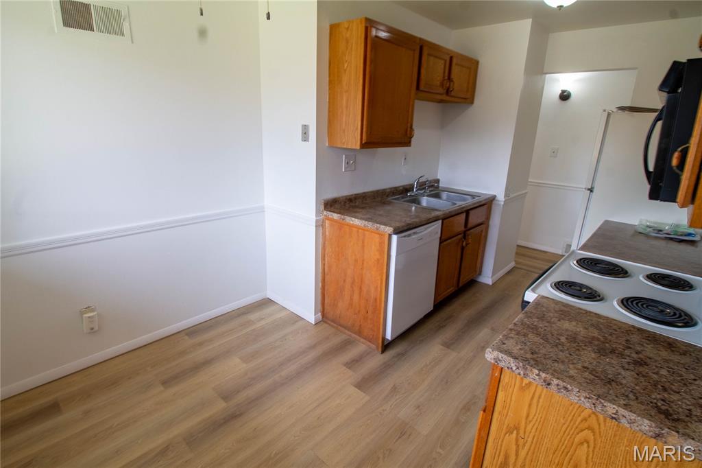 Hathaway Manor 14 - Residential Lease