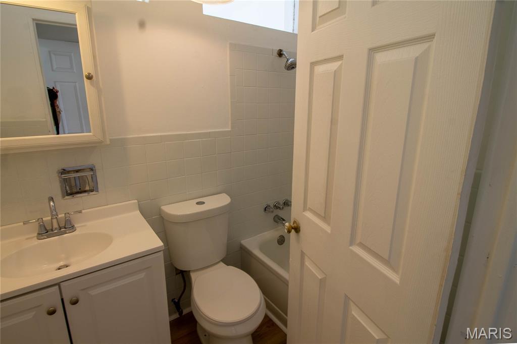 Hathaway Manor 14 - Residential Lease