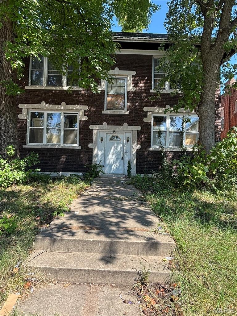 This four-unit multifamily building offers incredible upside potential for savvy investors, contractors, or buy and hold landlords looking to expand their portfolio. Featuring four individual one bedroom, one bathroom units, the property is primed for a complete repositioning to maximize market rents.

Demolition work has already been started, taking parts of the interior down to the studs and saving the next owner significant time and labor costs. With a clean slate footprint, this structure allows you to build out modern layouts, install updated mechanical systems, and select durable finishings that attract high quality, long term tenants.

The exterior layout provides daily convenience with street parking out front and a dedicated parking pad area in the rear for off street vehicle storage.

Whether you are seeking a high yield BRRRR candidate, a full flip project, or a long term multi family income generator, this property offers the raw foundation to build substantial equity.