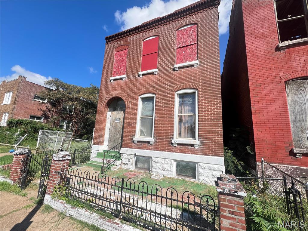 Three contiguous parcels totaling approximately 75 feet of frontage and 108 feet of depth are offered together at 2527, 2529, and 2531 E University Avenue. The offering includes two vacant lots and a third parcel containing a fire-damaged structure that will require demolition.

Located one block from the National Geospatial-Intelligence Agency (NGA) West headquarters campus, which is scheduled to be fully operational this spring, this site is positioned near one of the largest recent federal investments in St. Louis. The NGA West campus spans approximately 97 acres and includes a 700,000-square-foot office building, parking structures, and a visitor center, with more than 3,000 staff members expected to be based there by 2026.

This offering presents an opportunity for redevelopment or land assembly in close proximity to the NGA campus. Property can only be viewed from the exterior.