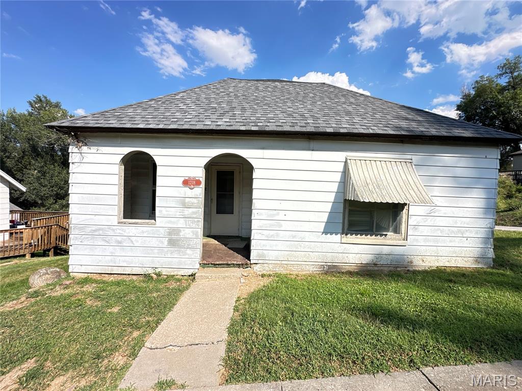 Here’s your opportunity to own a home that’s ready to live in at a price point that’s hard to find these days! With just a little TLC, you can bring out the charm and potential this home has to offer.
The main level features a spacious bedroom, full bathroom with laundry, and a large living room. Outside, the generous backyard provides plenty of room for hobbies, entertaining, or family activities. Situated on a corner lot with convenient alley access along the rear of the property, there’s also added flexibility for parking, projects, or outdoor use.
The dry basement offers valuable additional space for storage and potential for a designated shop area for hobbies or projects.
If you’re looking for an affordable home with great potential, don’t miss your chance to make this one yours!