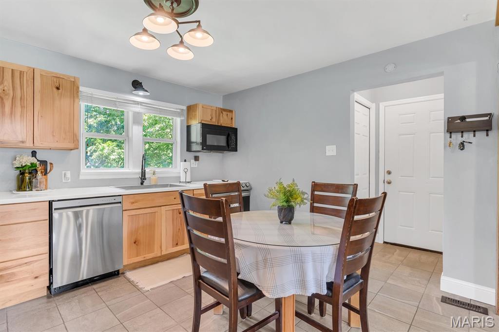 Meadowbrook Village1st Add - Residential
