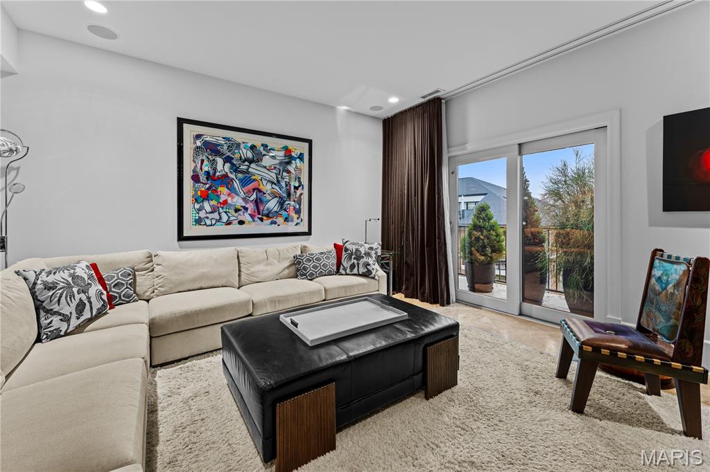 Shaw Park Villas Ph 2 Condo - Residential