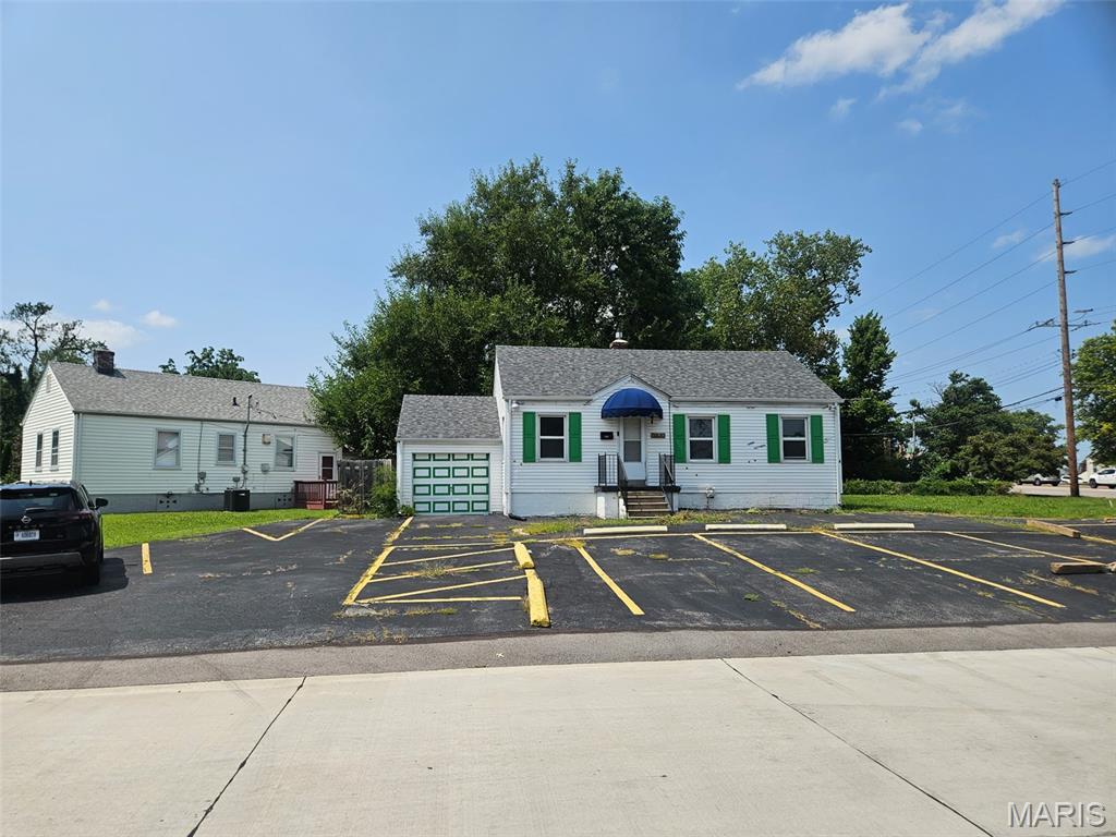 Village Of St Ann - Commercial Sale