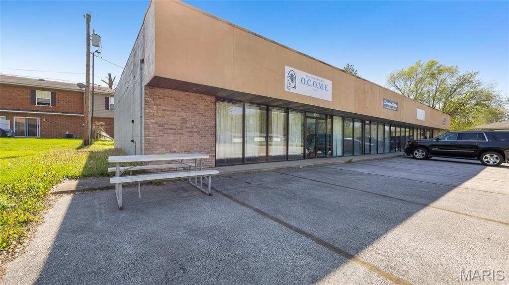 Beuschs Acres - Commercial Sale