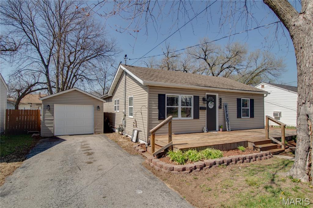 Welcome to 549 McHugh St — a comfortable and well-located 3-bedroom, 1.5-bath home in a great part of Wood River.

This home offers a practical layout with plenty of space for everyday living. The bedrooms are nicely sized, and having two bathrooms adds extra convenience. Natural light helps create a warm, inviting feel throughout.

Outside, the detached garage provides great space for parking, storage, or a workshop.

Located on a quiet street, you’ll enjoy being close to local amenities while still having a peaceful place to call home.

A solid opportunity for anyone looking for a move-in ready home!