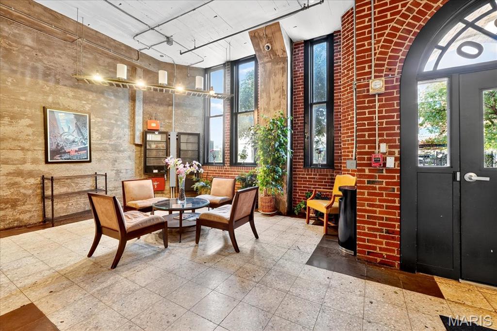 Lofts at 2020 Washington - Residential
