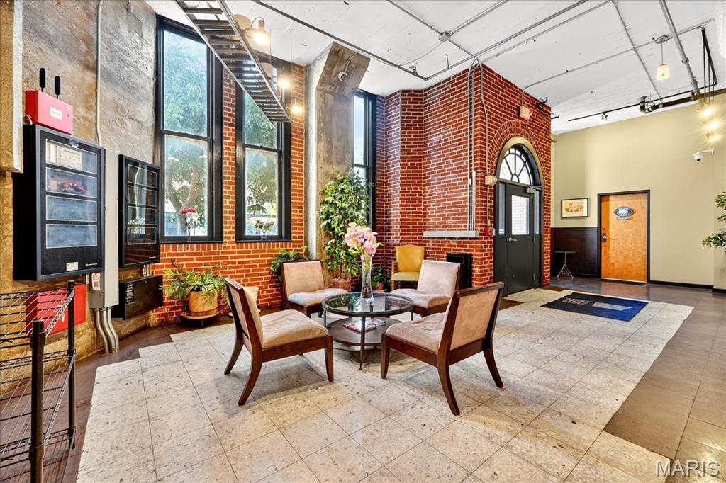 Lofts at 2020 Washington - Residential