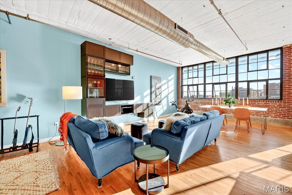 Lofts at 2020 Washington - Residential