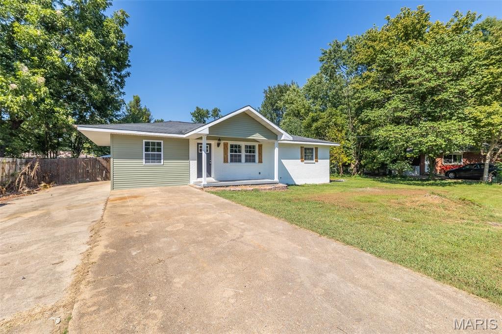 Newly remodeled 3 bedroom 2 bathroom house!  New stainless appliance, kitchen, flooring and bathrooms!
